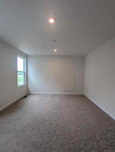 Private Room/bath, Livngrm & Garage