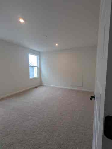 Private Room/bath, Livngrm & Garage