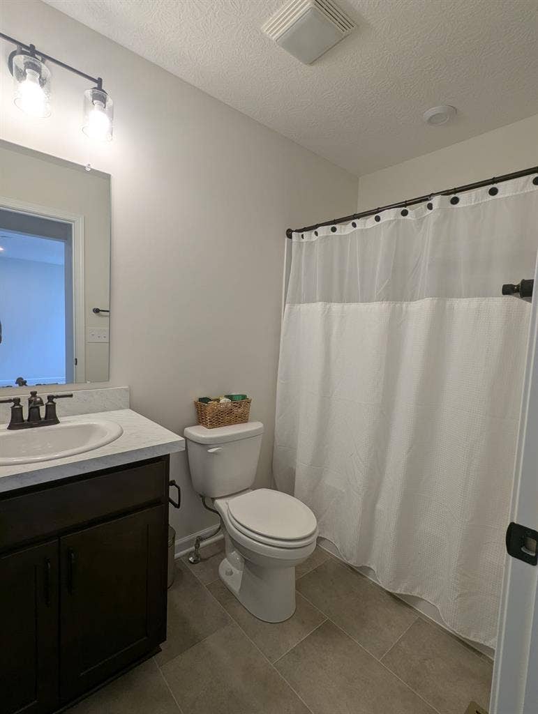 Private Room/bath, Livngrm & Garage