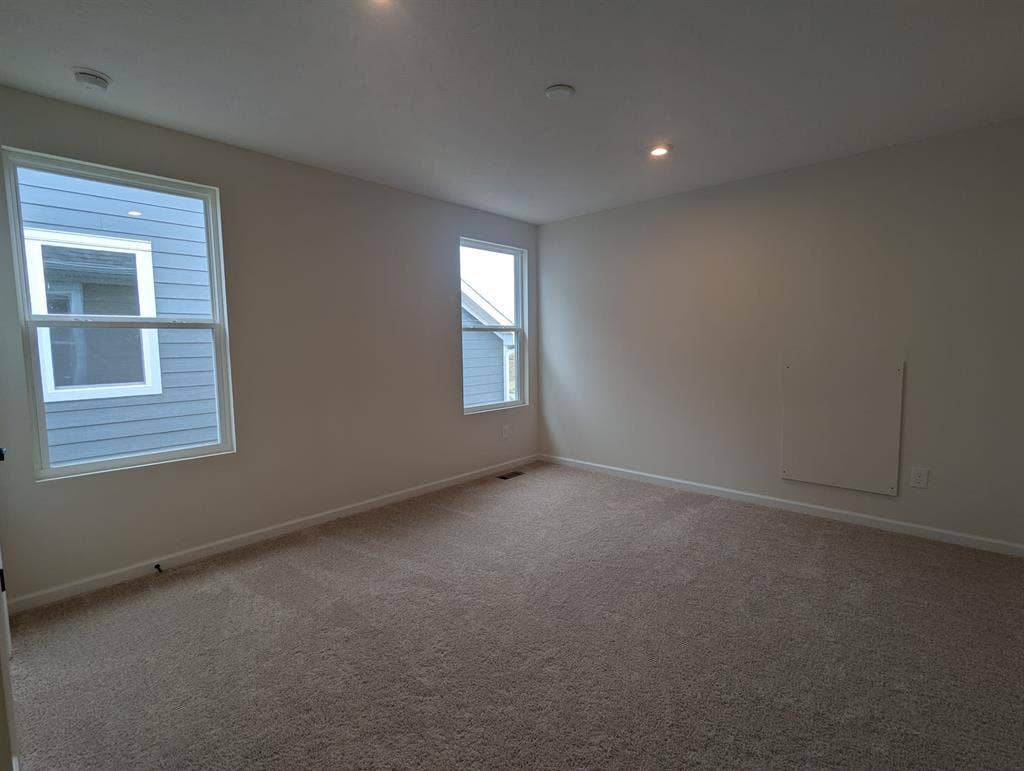 Private Room/bath, Livngrm & Garage