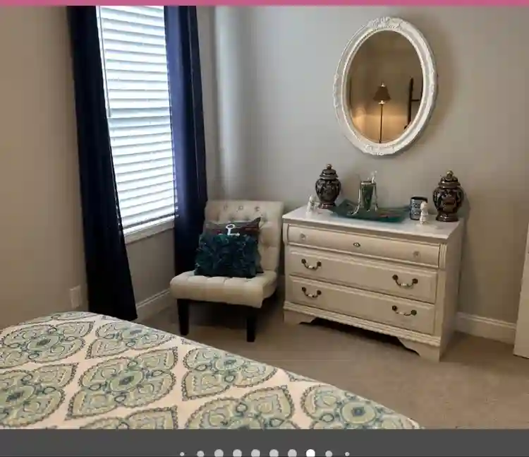 Clean room for rent in townhome