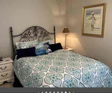 Clean room for rent in townhome