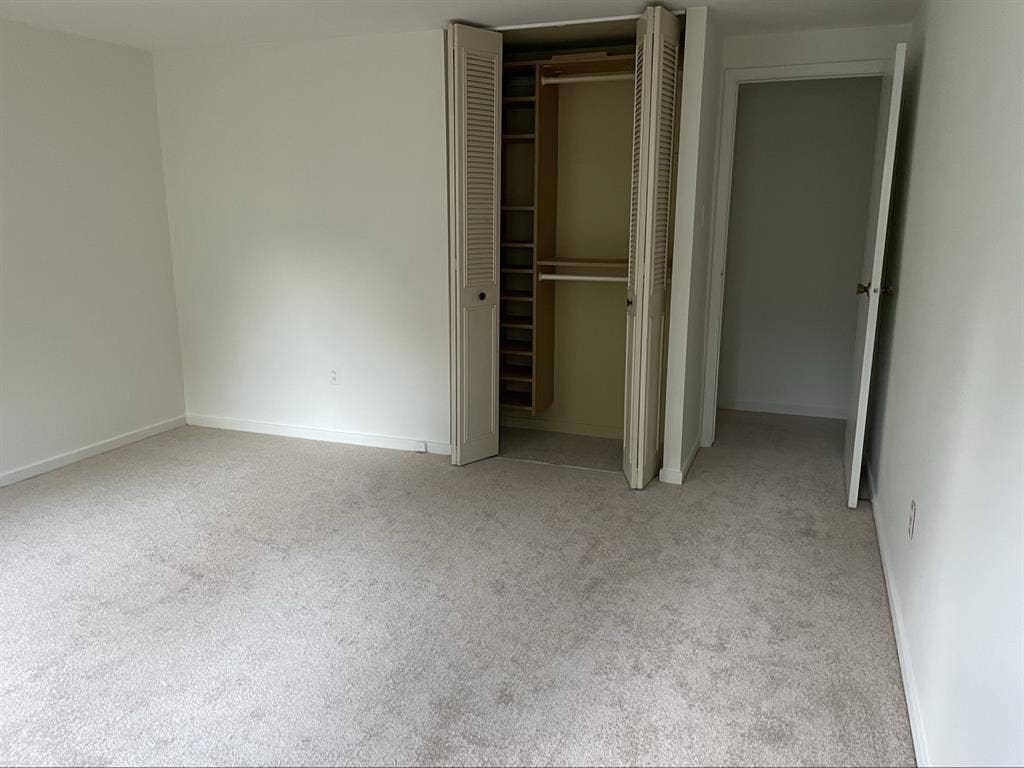 Lakeside room for rent