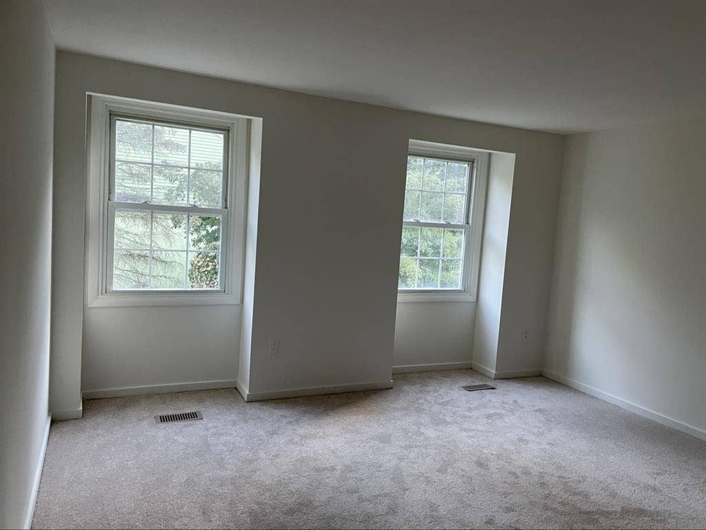 Lakeside room for rent
