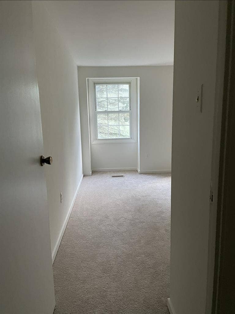 Lakeside room for rent