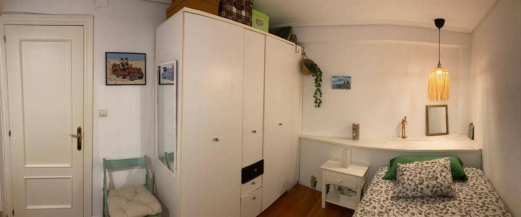 Room for Rent Near Plaza Unamuno