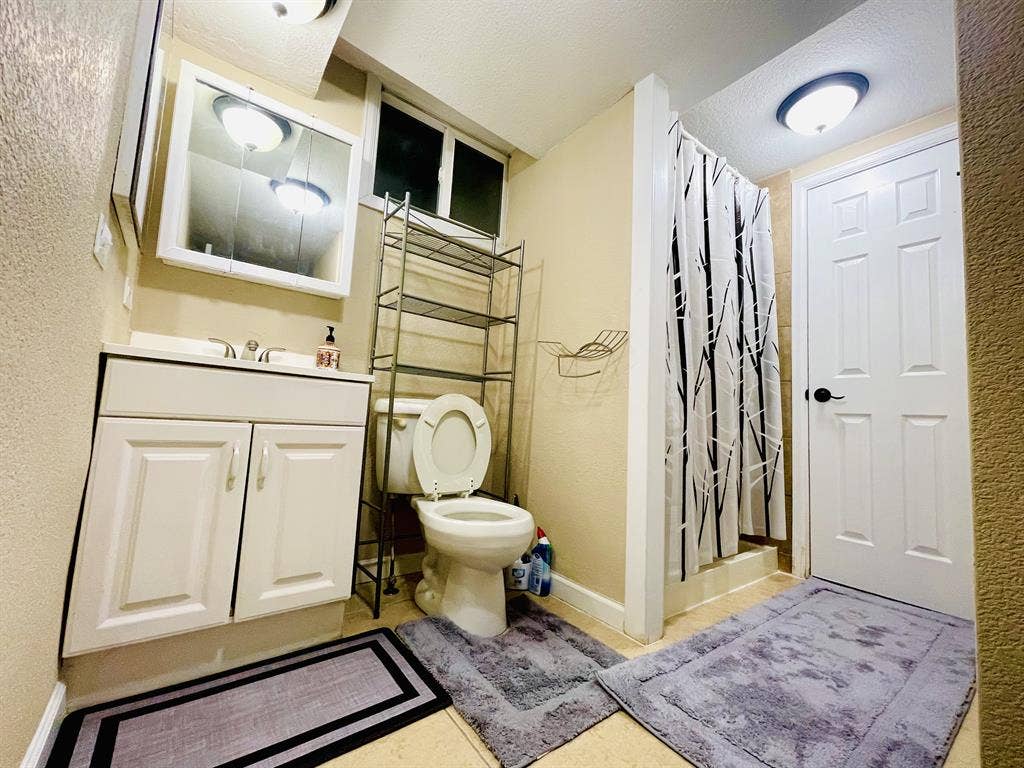 Furnished bath for rent