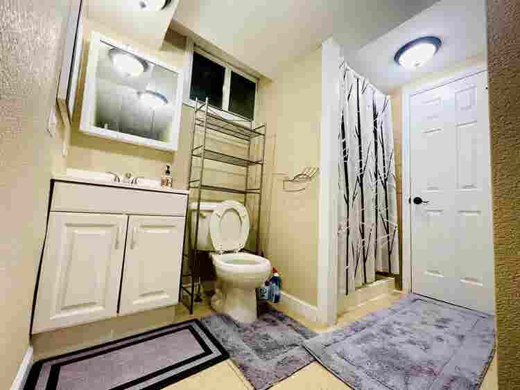 Furnished  bath for rent