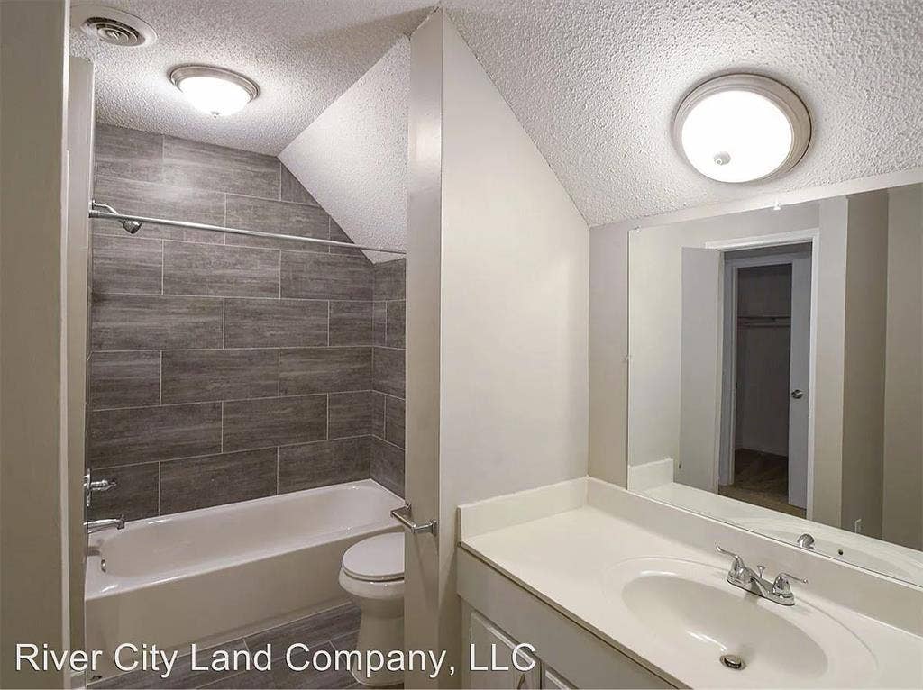 1BR Private Bath near Ridgeway Exit