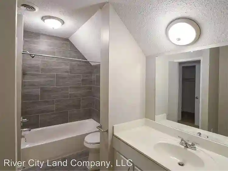 1BR Private Bath near Ridgeway Exit