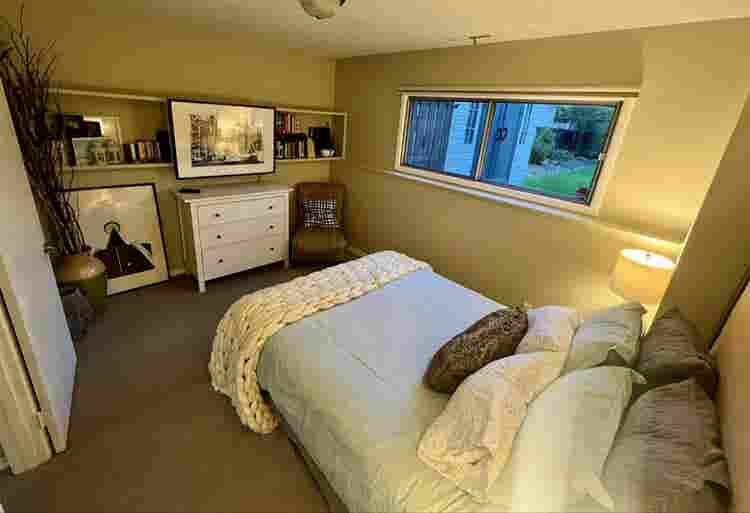 Room for Students near MRU/UC