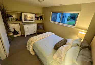 Room for Students near MRU/UC