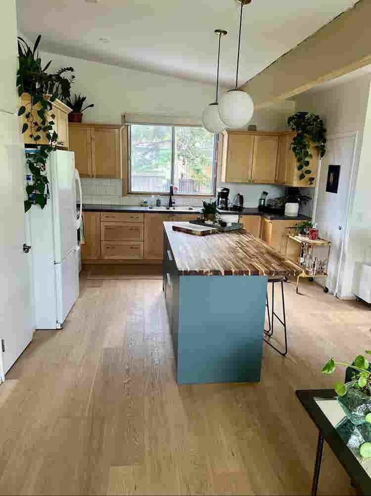 Room for Students near MRU/UC