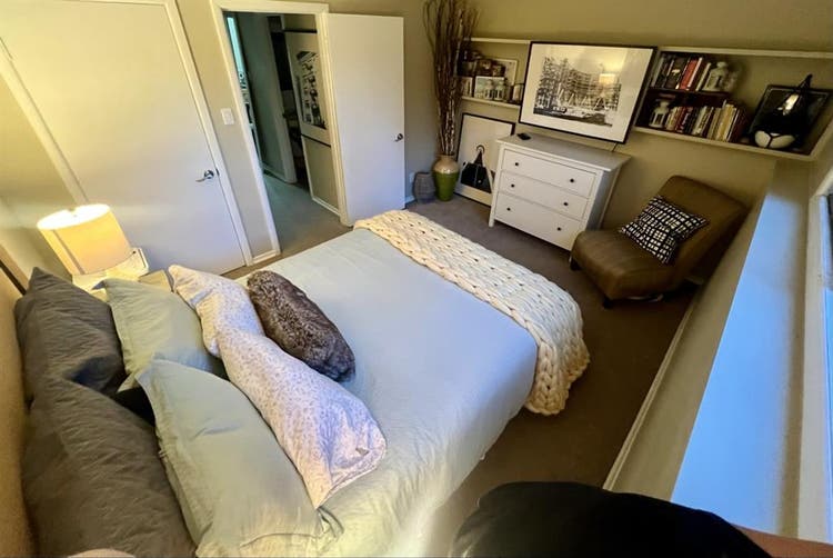 Room for Students near MRU/UC