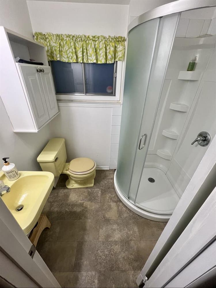 Room for Students near MRU/UC