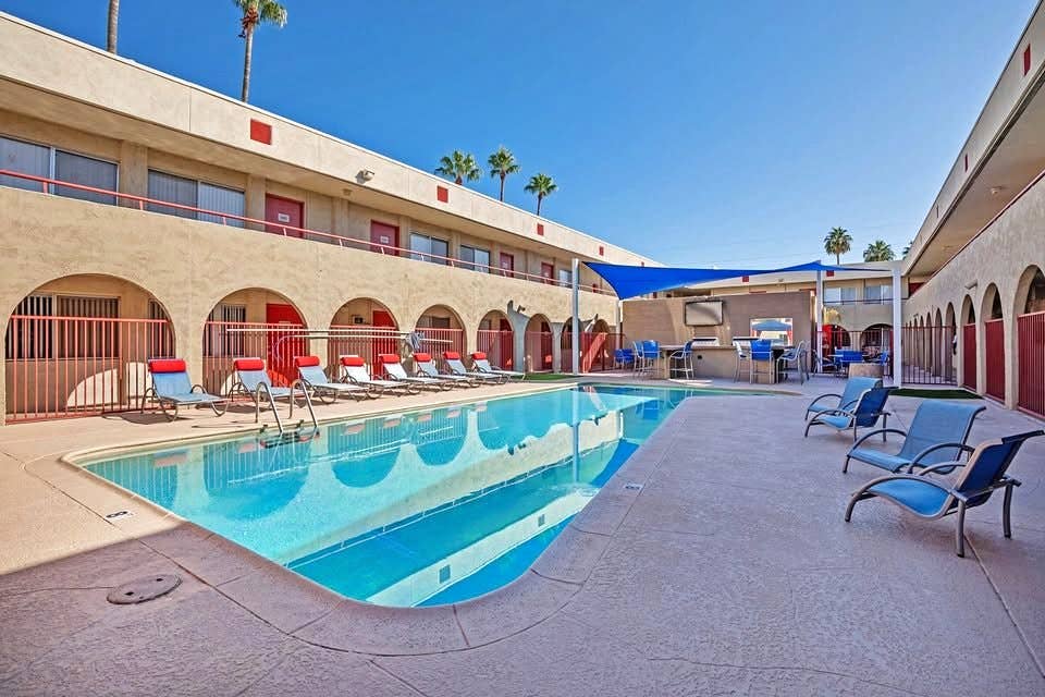 2 sublease options (W BONUS $$)