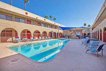 2 sublease options (W BONUS $$)