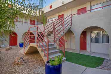 2 sublease options (W BONUS $$)