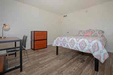 2 sublease options (W BONUS $$)