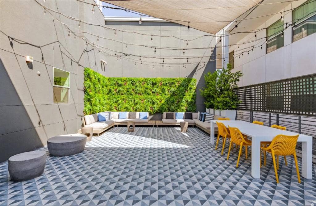 Private LA Room – July Sublet