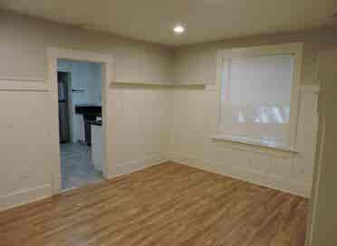 Victorian Room in Midtown/Oak Park!