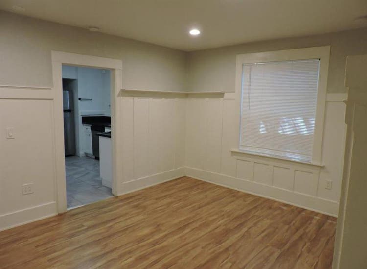 Victorian Room in Midtown/Oak Park!