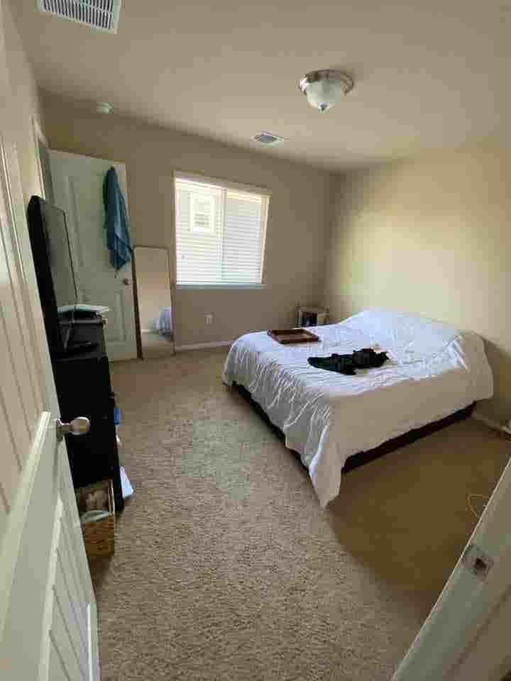 Female Only Sublease with renewal!