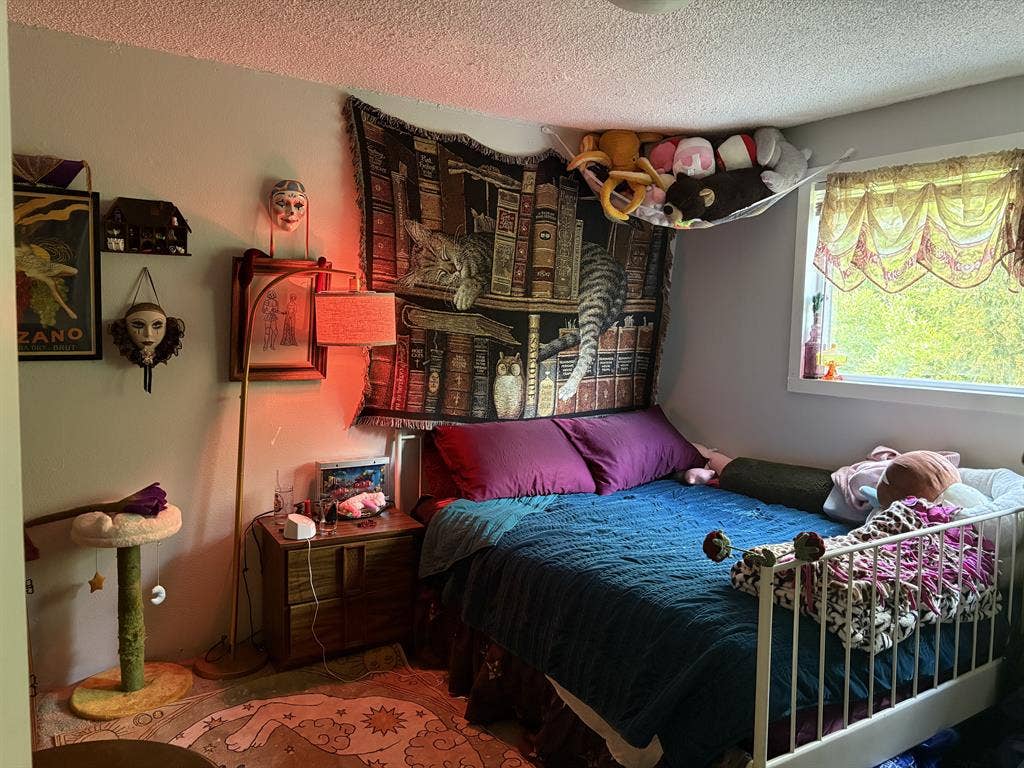 Cute Apartment with Small Backyard