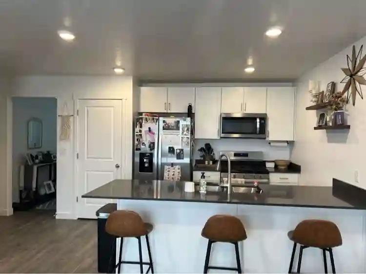 ba nice townhouse Avail July 1