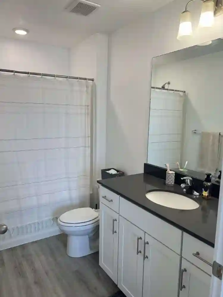 ba nice townhouse Avail July 1