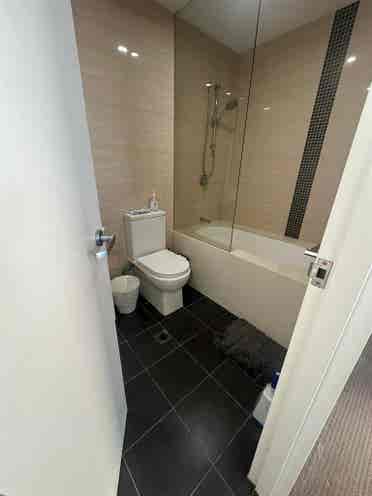 ENSUITE ROOM FOR RENT /
Week