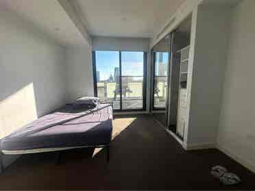ENSUITE ROOM FOR RENT /
Week