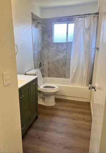 Large Private Room, Shared bathroom