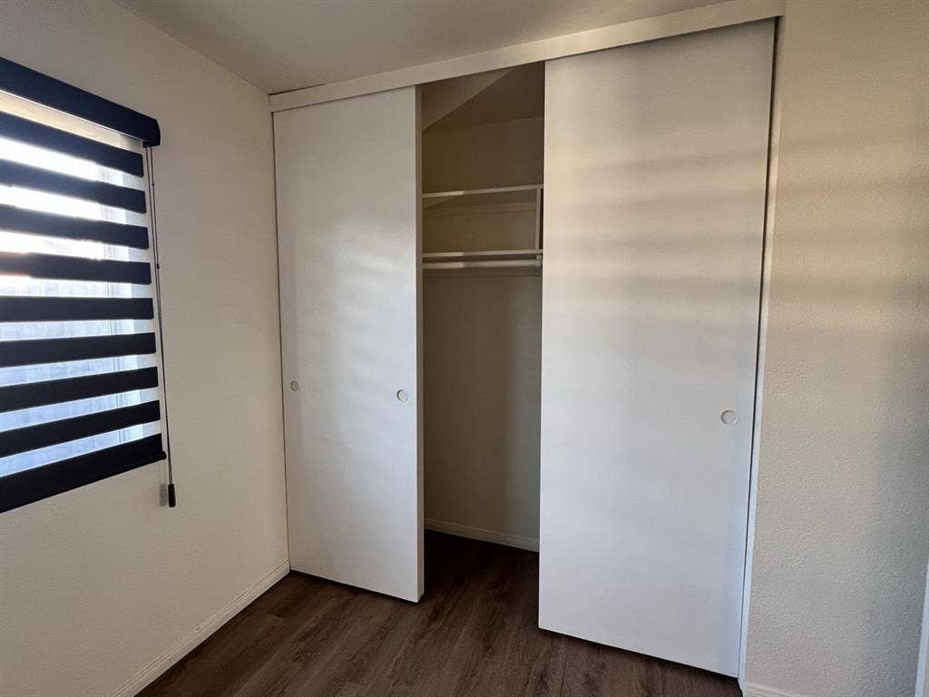 Large Private Room, Shared bathroom