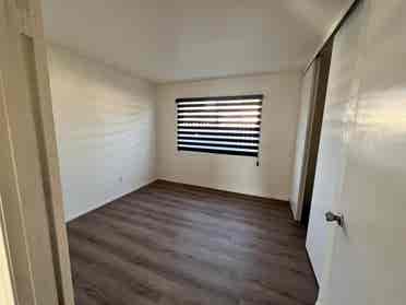 Large Private Room, Shared bathroom
