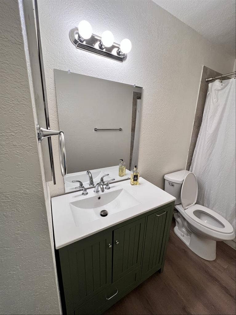 Large Private Room, Shared bathroom