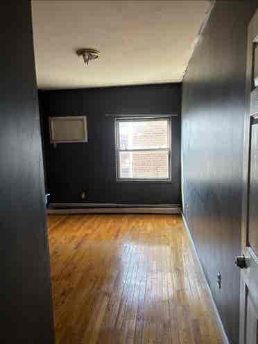 Room for rent in spacious apartment