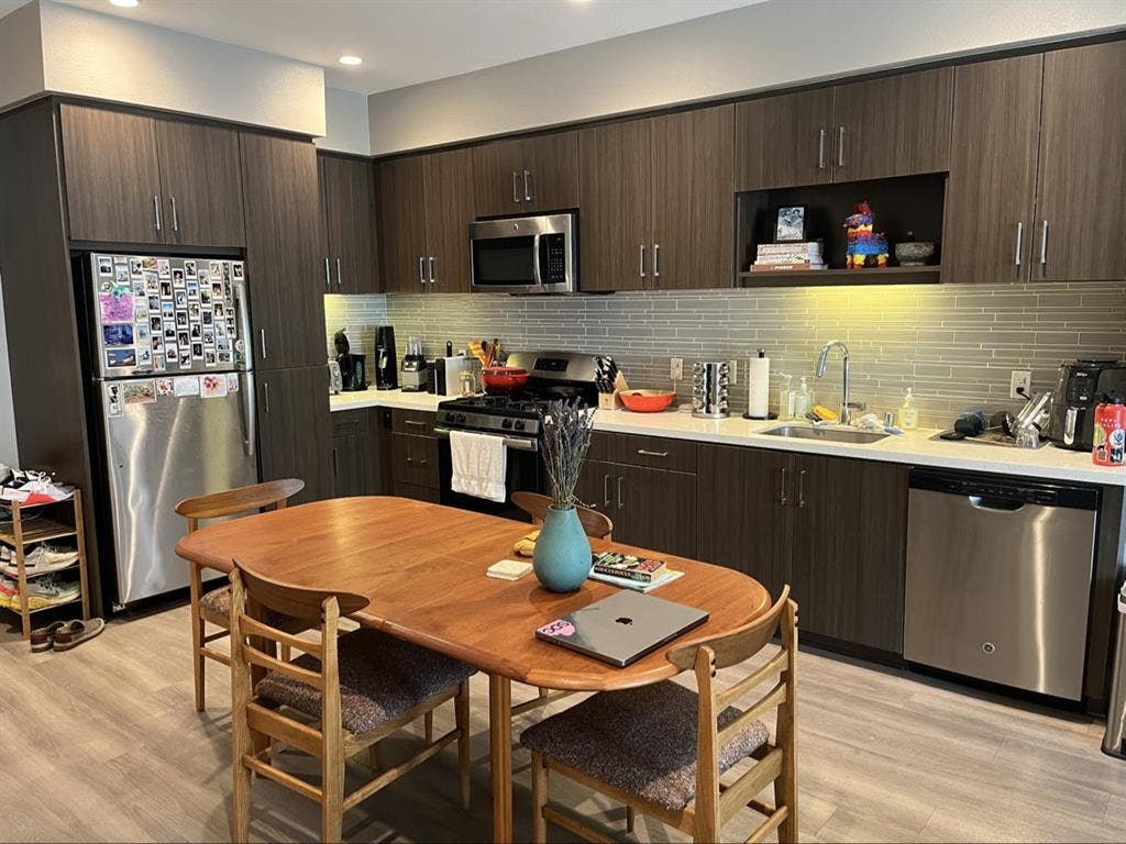 W/D in-unit, pool/ht, AC, & more!