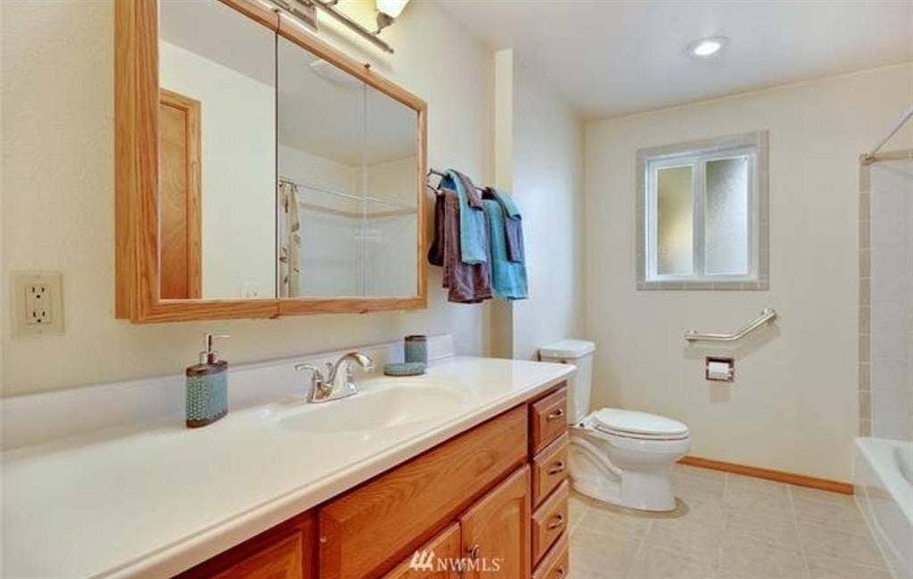 Federal Way room near Pac Highway