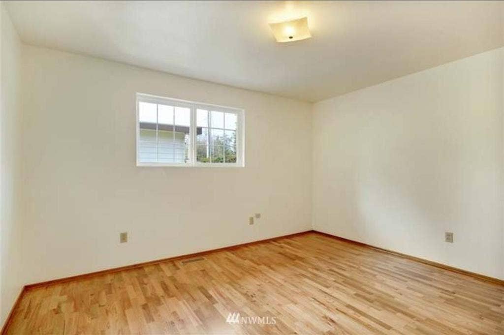 Federal Way room near Pac Highway