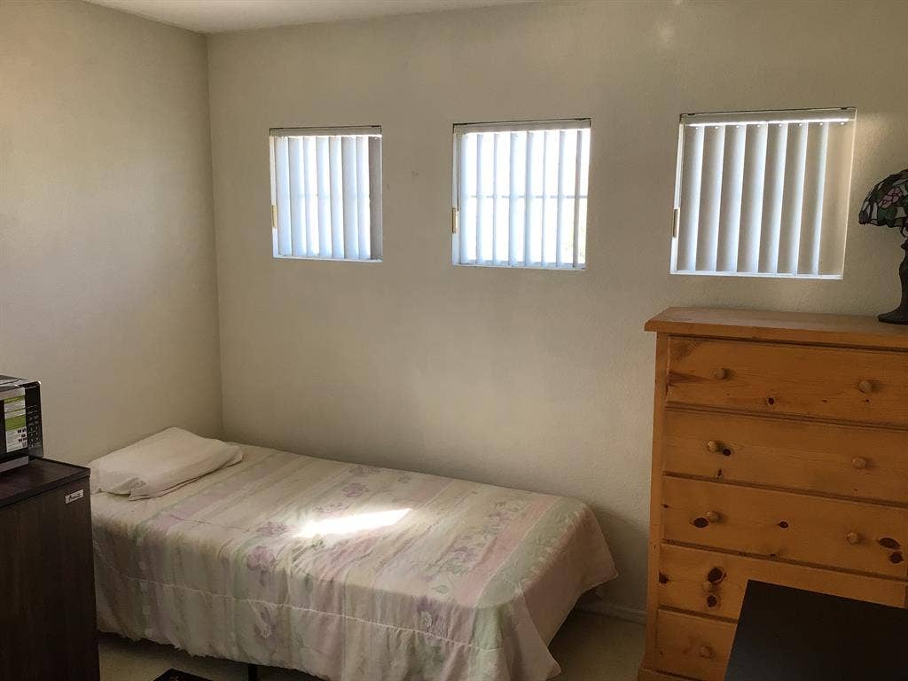 Room in Rancho Del Rey area