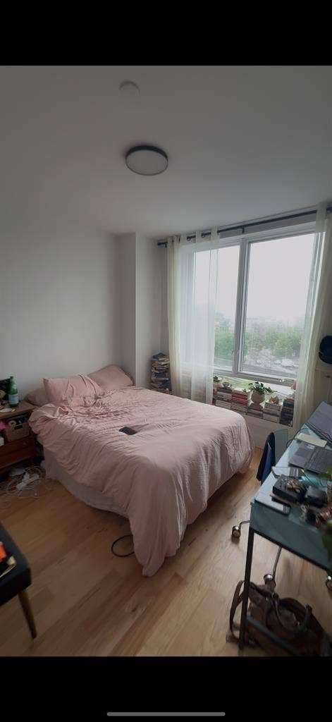 PRIME WILLIAMSBURG NEED 2 ROOMMATES