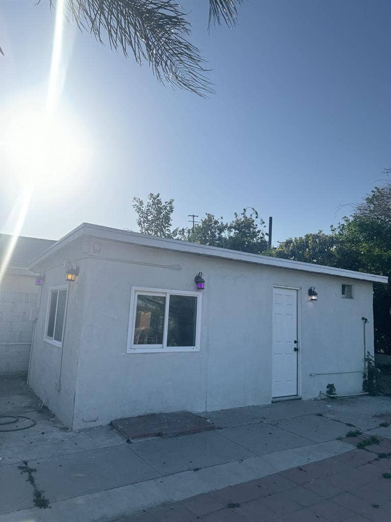Studio/ Back house For Rent