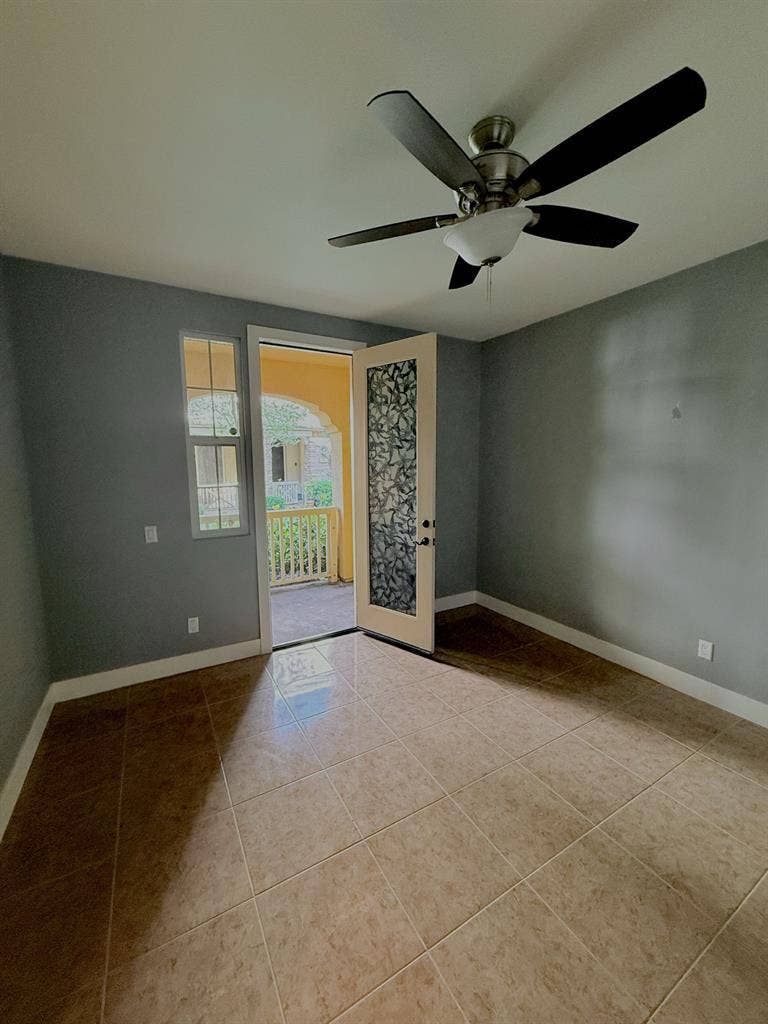 1 Room for Rent in a Townhome Comm.