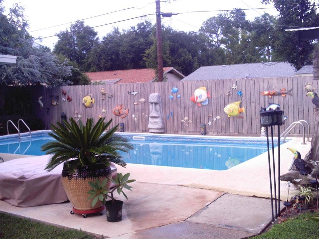 Room for rent-3BR house with pool