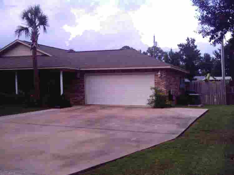 Room for rent-3BR house with pool