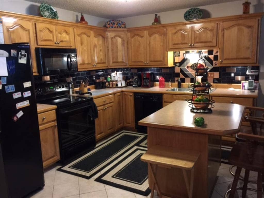 Room for rent-3BR house with pool