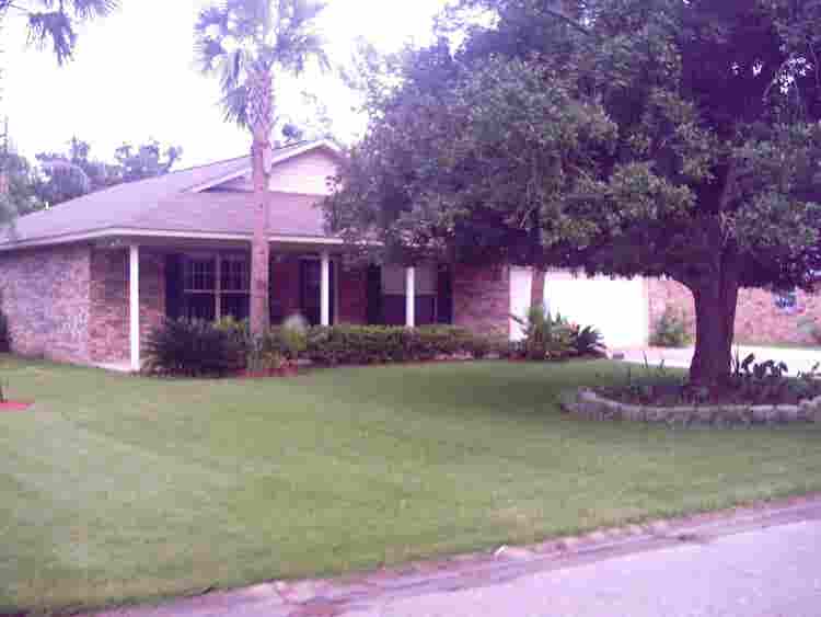 Room for rent-3BR house with pool
