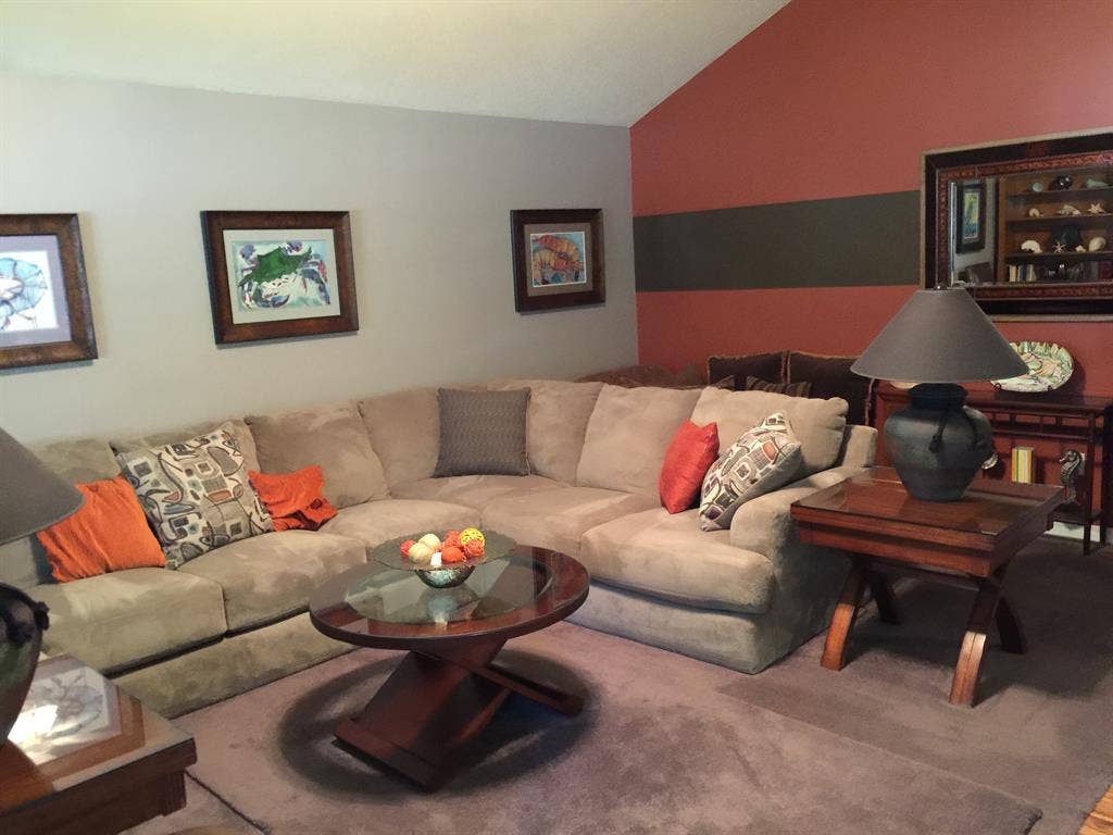 Room for rent-3BR house with pool