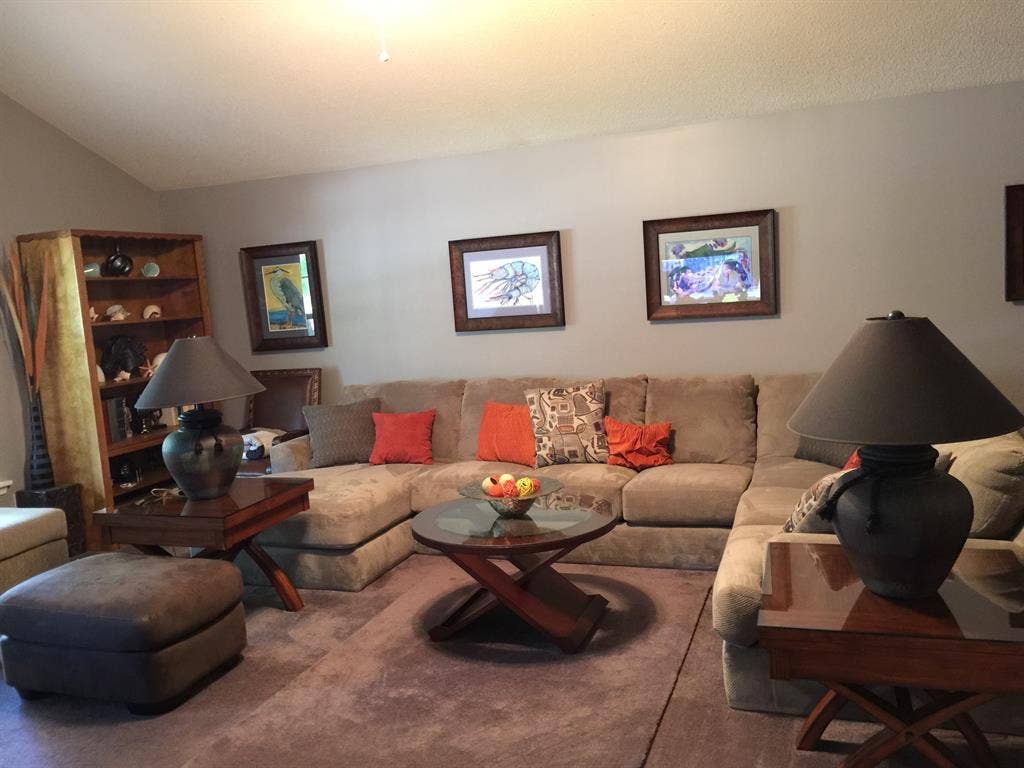 Room for rent-3BR house with pool